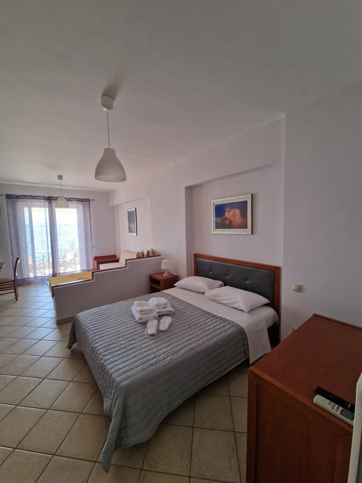 Porto Xronia Aparthotel Khronia Exterior photo