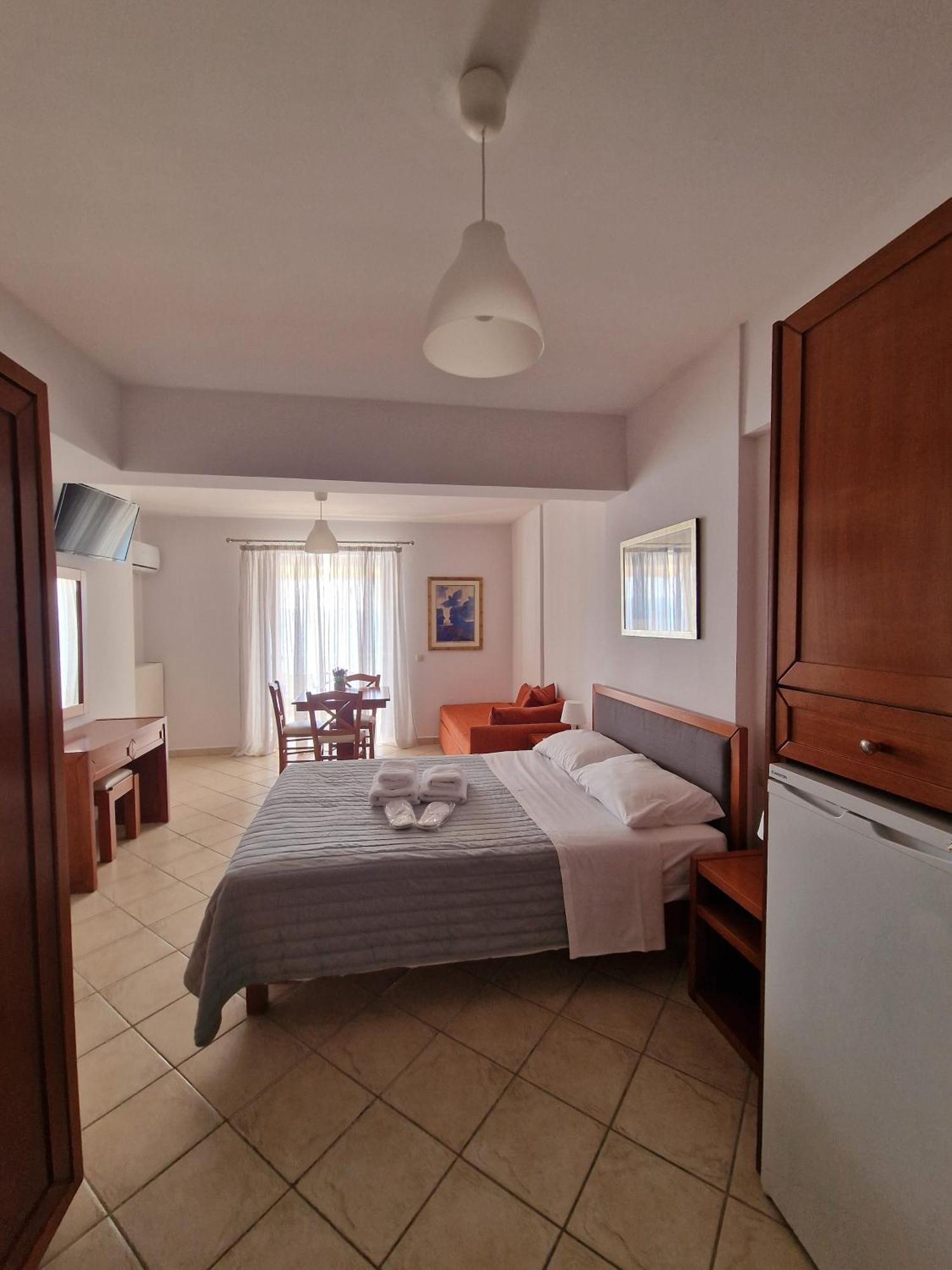 Porto Xronia Aparthotel Khronia Exterior photo