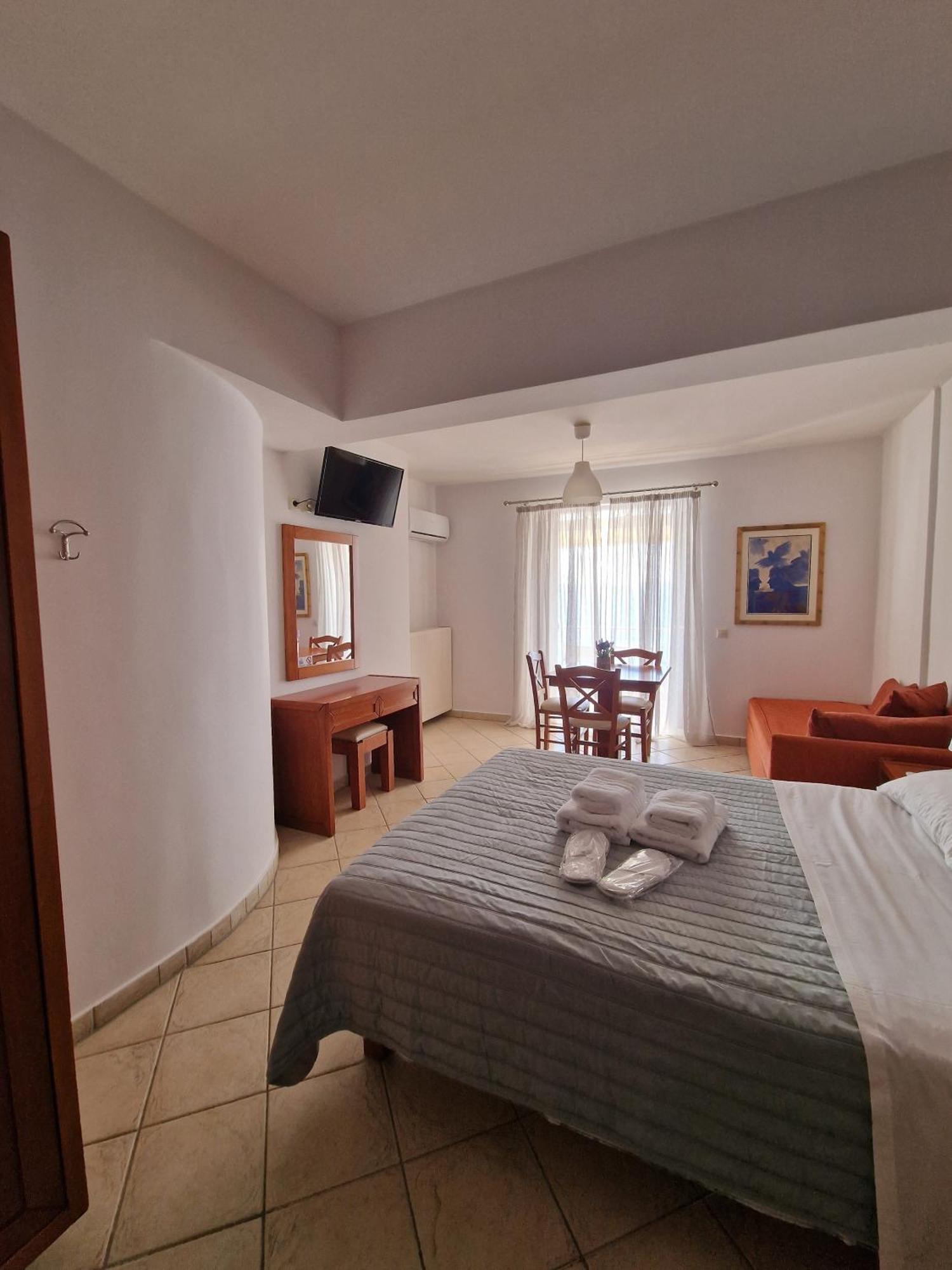 Porto Xronia Aparthotel Khronia Exterior photo
