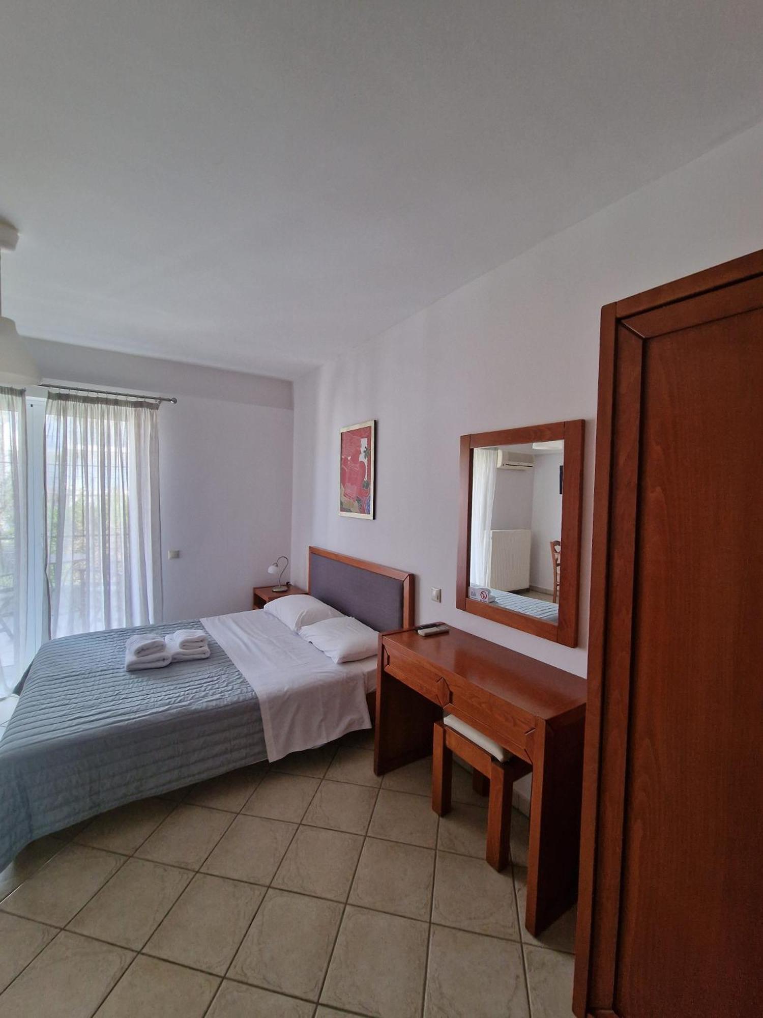 Porto Xronia Aparthotel Khronia Exterior photo