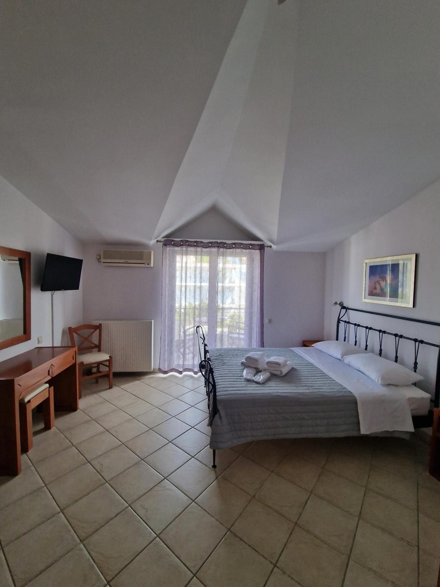 Porto Xronia Aparthotel Khronia Exterior photo